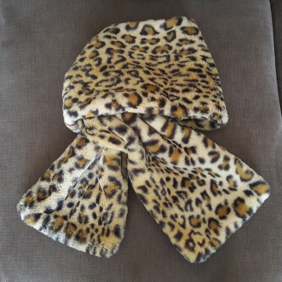 Leopard Faux Fur Neck Warmer Scarf - Picture 5 of 5